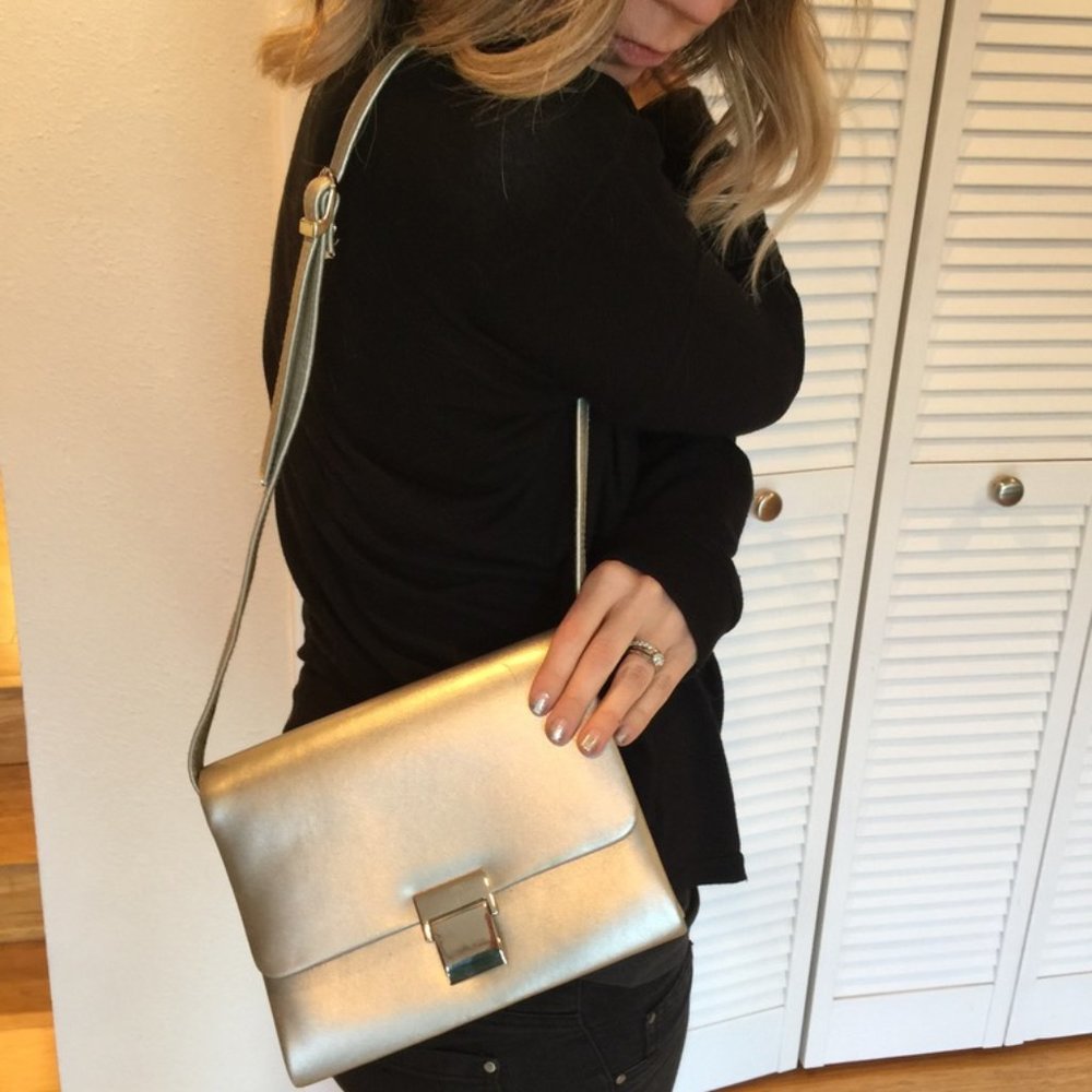 Objectives silver shoulder bag
